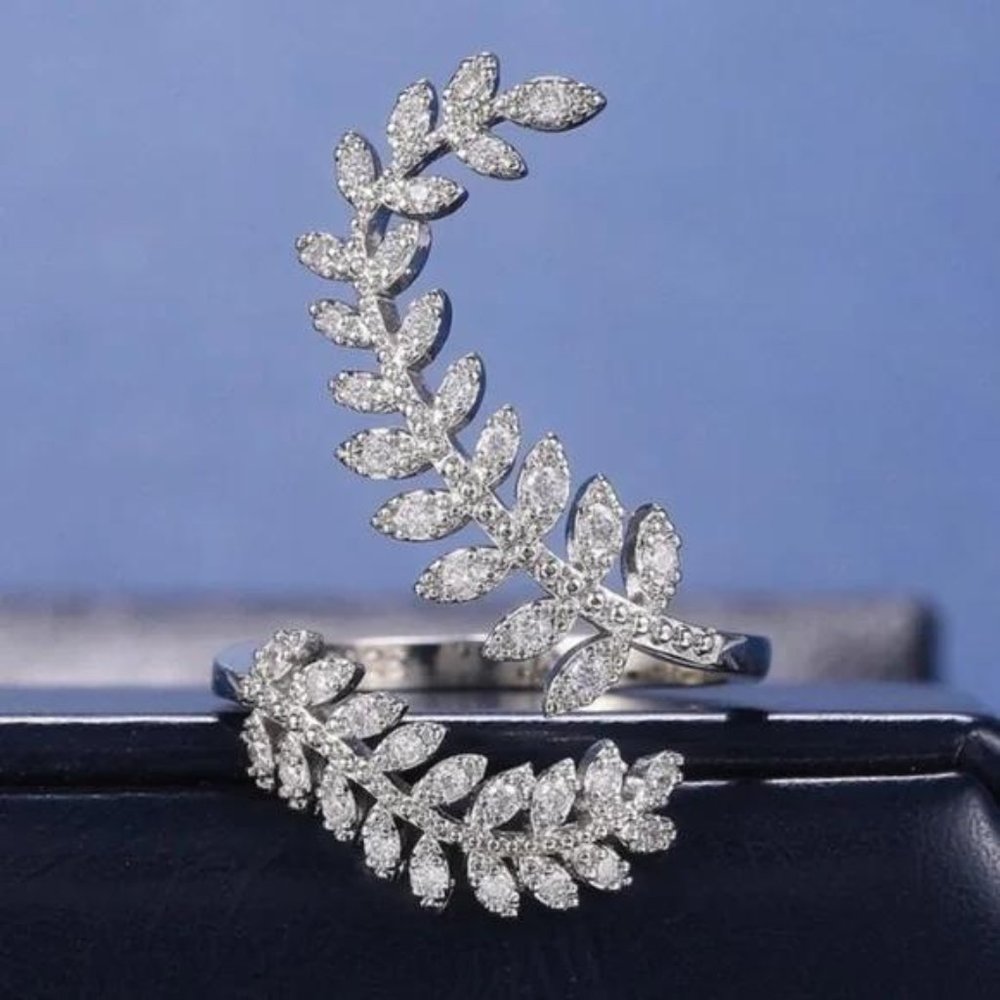 NEW ADJUSTABLE 925 STERLING SILVER DIAMOND RING, BEAUTIFUL RING, SHINY RING.